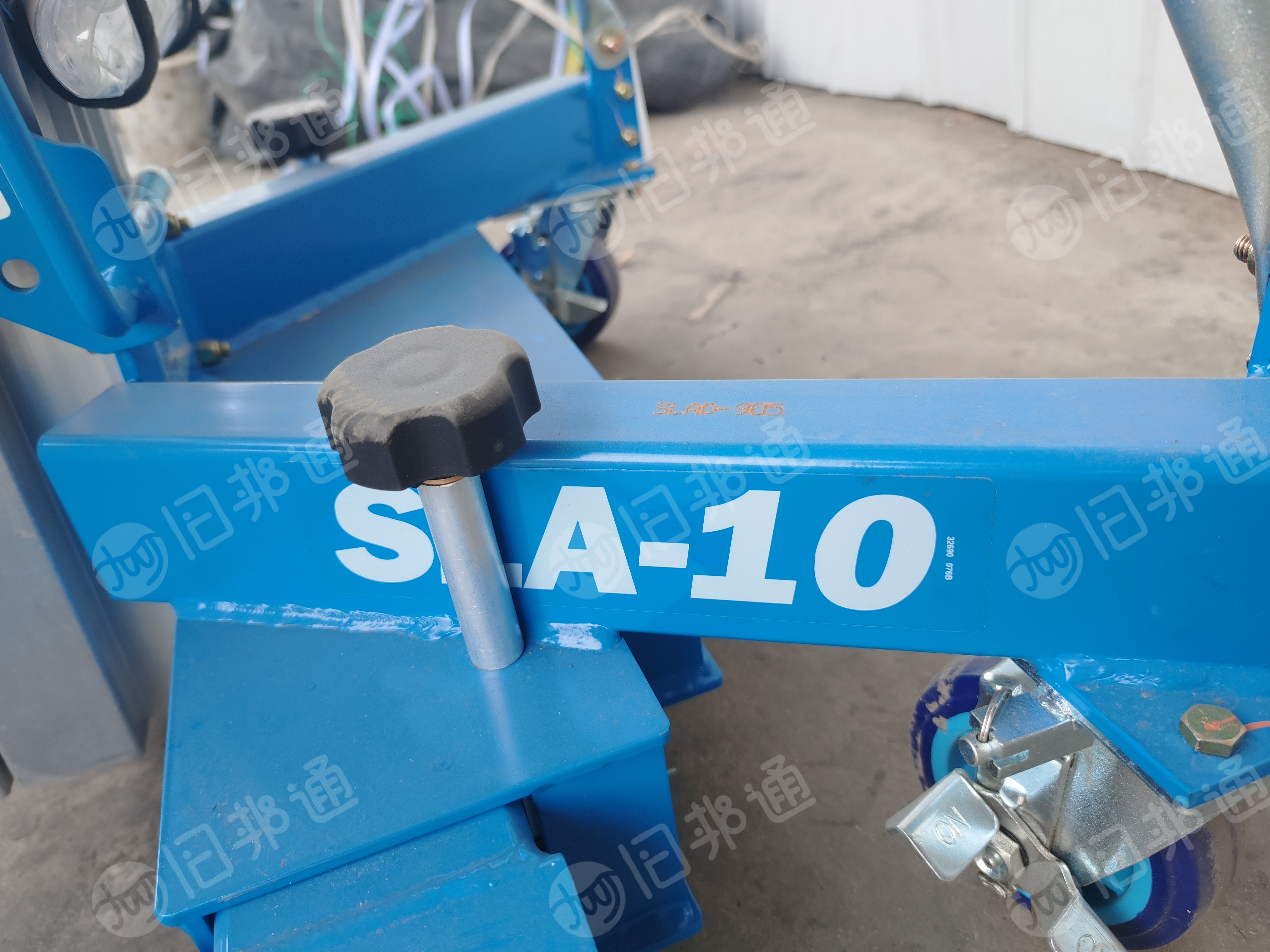 出售genie吉尼升降车，SLA-10，三台；genie吉尼升降车，GL-8，一台