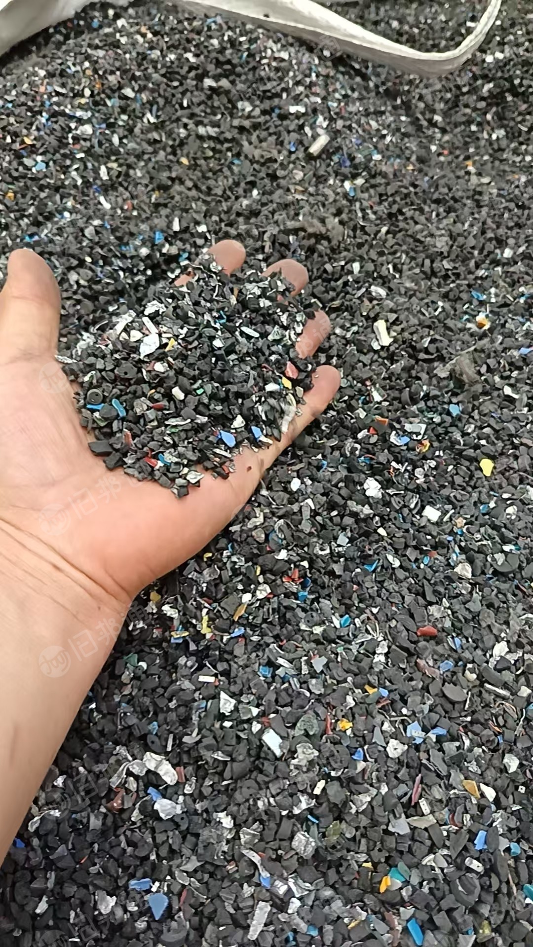 长期出售电解电容上的橡胶头破碎料，橡胶占90%