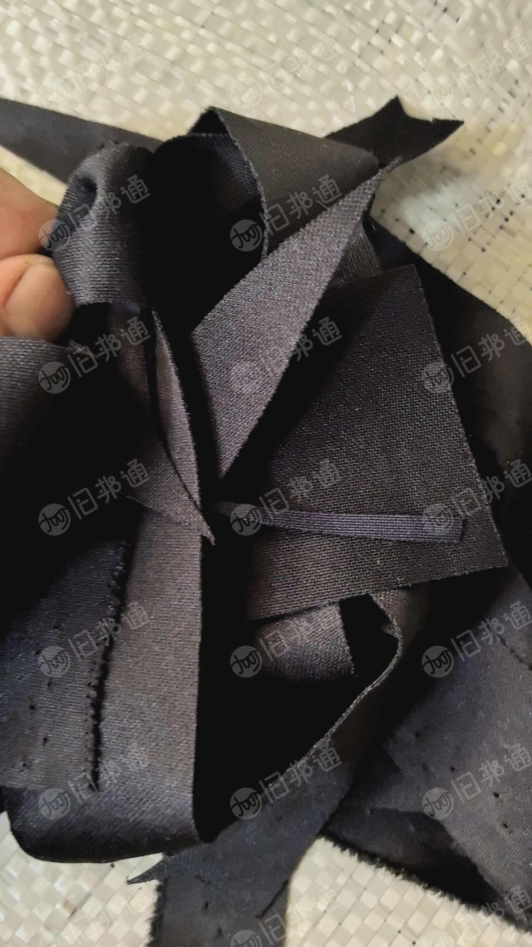 长期出售涤氨废布，涤氨边角料，氨纶含量10以上，现货30吨，货在江苏苏州