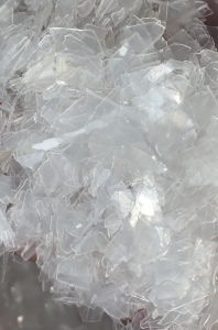大量回收餐盒破碎料
