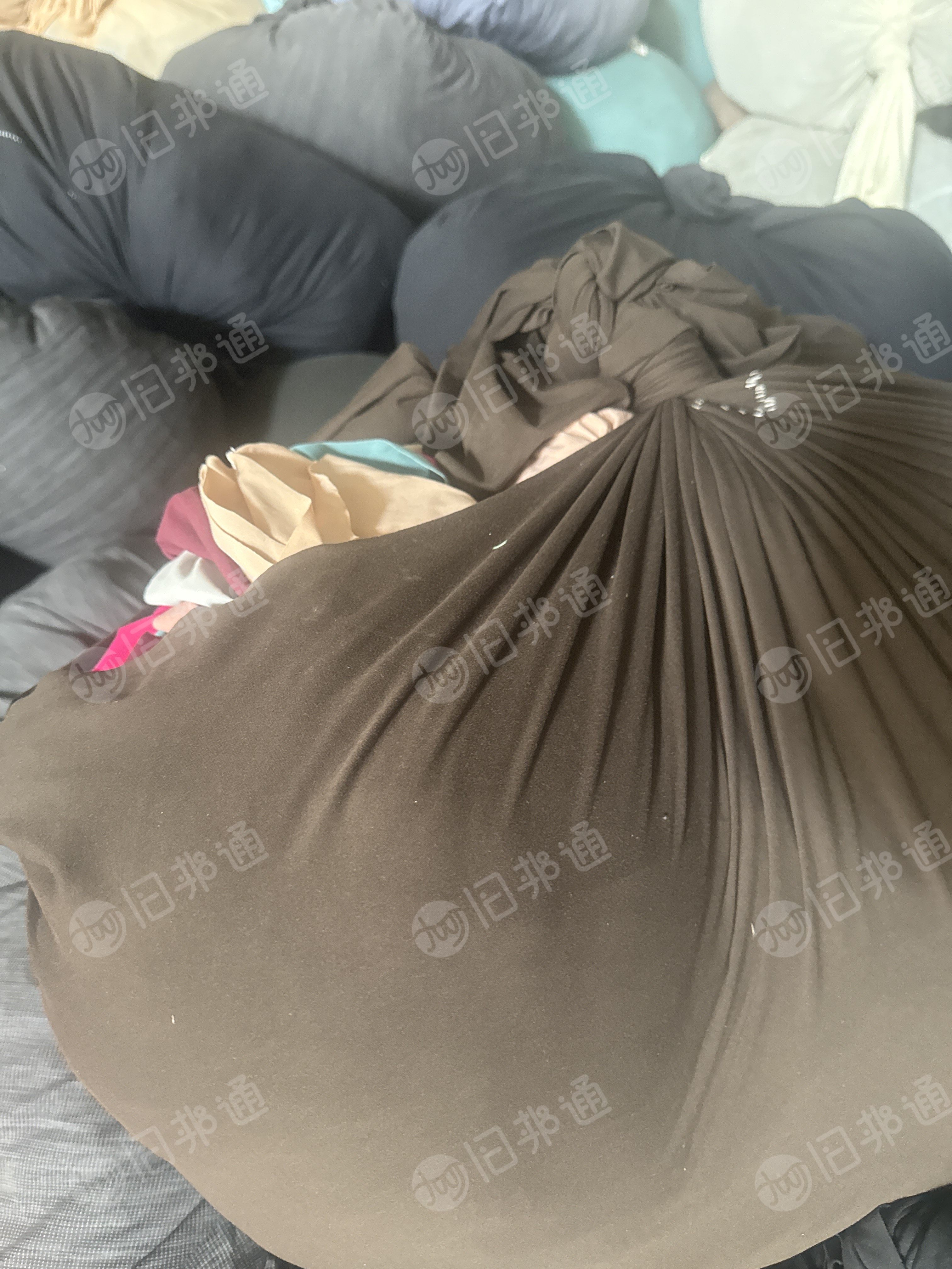 长期出售织造厂的下脚料，弹力布白烟，白烟布，锦氨废布，含氨纶10%左右，月供60吨