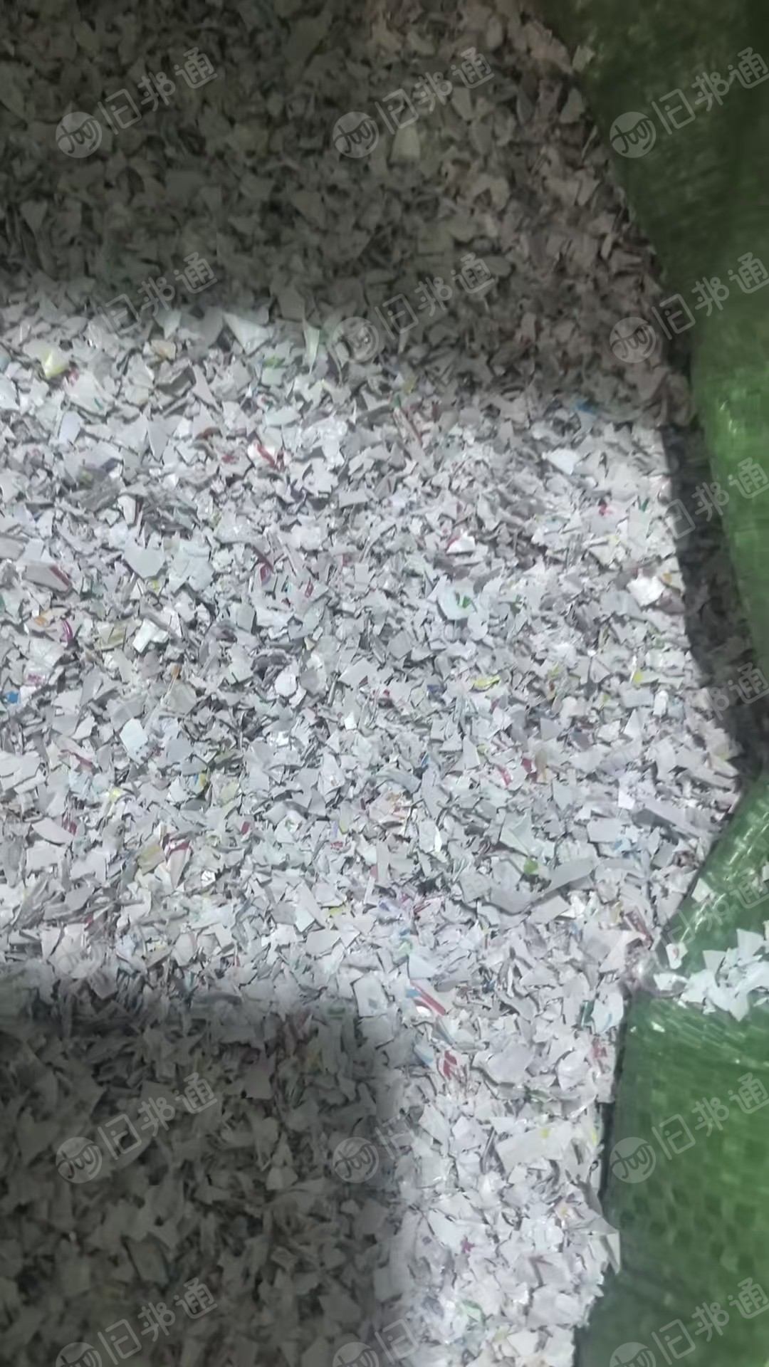 出售白色中性偏软pvc墙纸破碎料，现货够车