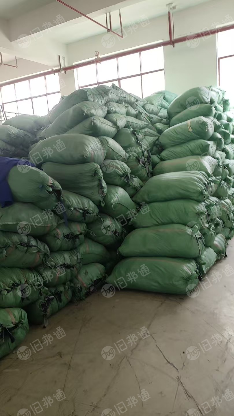 长期出售裁剪下来的牛仔废布,涤棉牛仔废布,纯棉材质都有,化纤牛仔现货20多吨,货在贵州黔西南