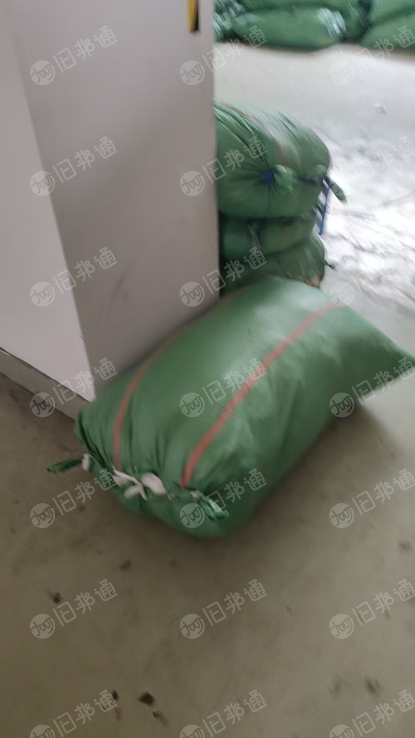 长期出售裁剪下来的牛仔废布,涤棉牛仔废布,纯棉材质都有,化纤牛仔现货20多吨,货在贵州黔西南