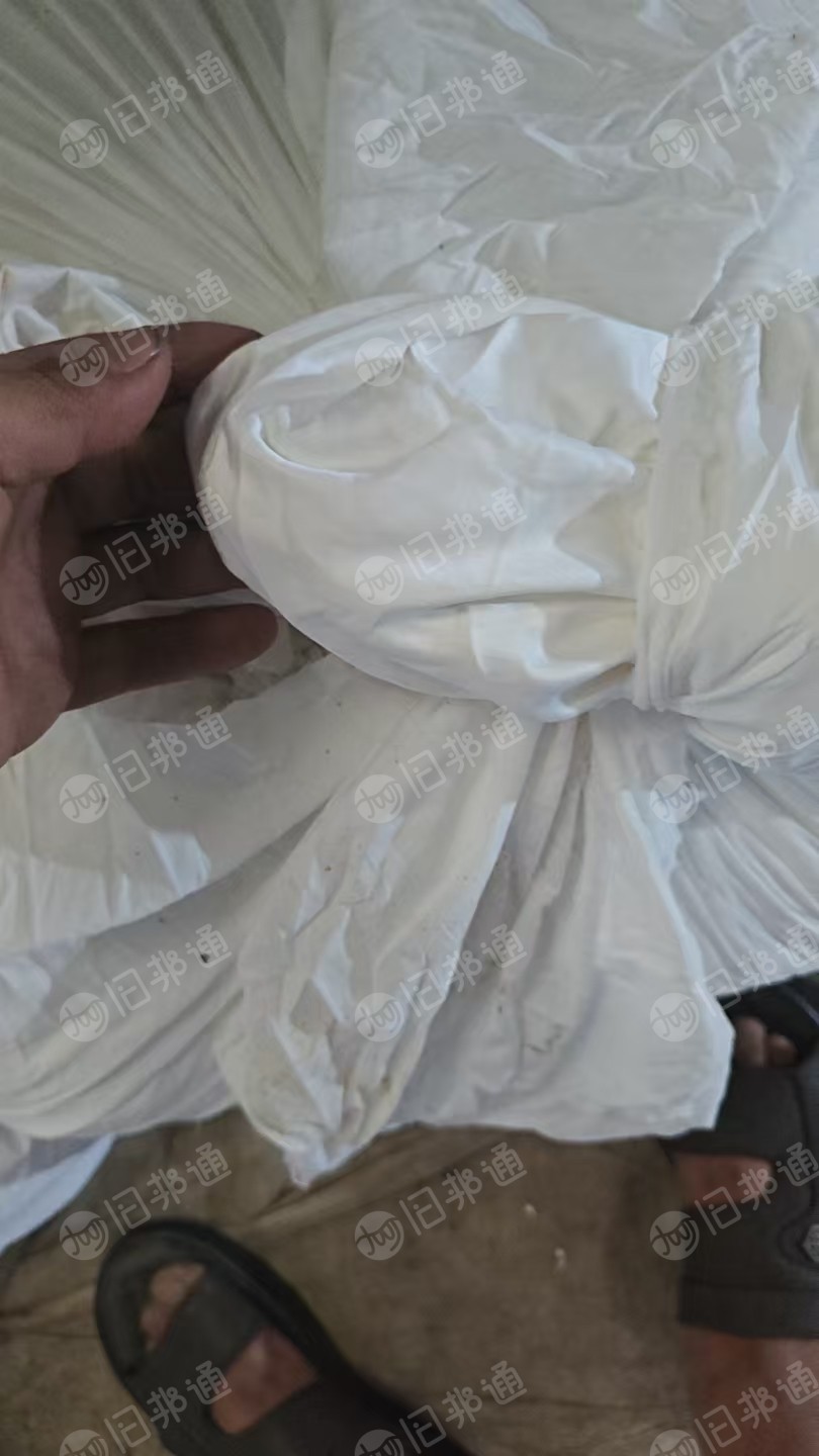 长期出售涤氨牛奶丝，涤纶布块，涤氨布条，氨纶含量80左右，现货十五吨左右，货在浙江绍兴