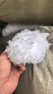 长期出售涤纶加弹丝，涤纶废丝，现货十吨左右，货在浙江金华