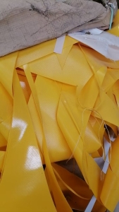 长期出售PVC夹网布，现货三四十吨