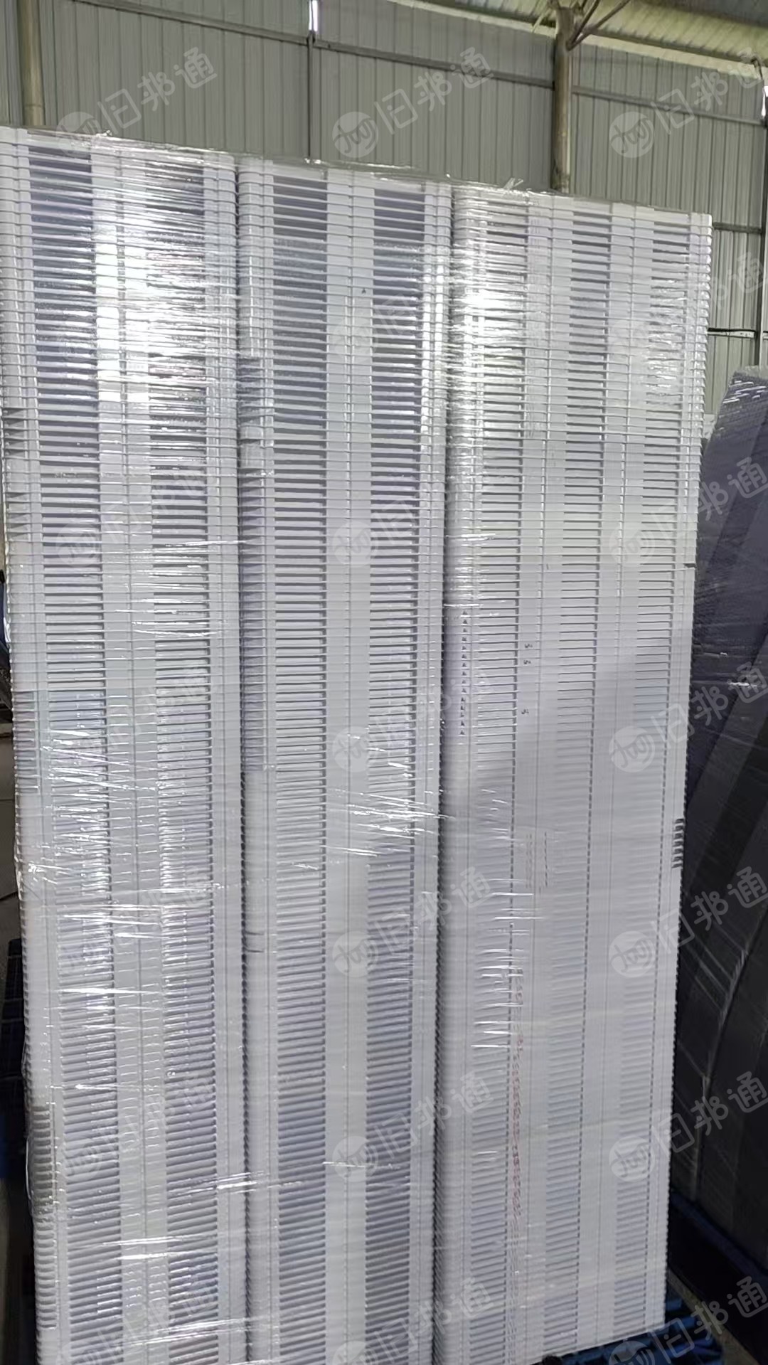 出售PET瓷白吸塑片破碎料，现货有4挂，