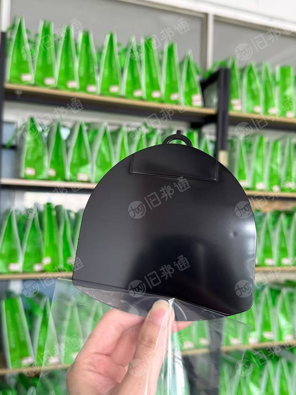 长期出售pc环保阻燃片破碎料，月供200-300吨