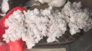 出售纺纱厂下来的涤棉废棉，涤棉废料，现货有9.6米一车，货在湖北荆州