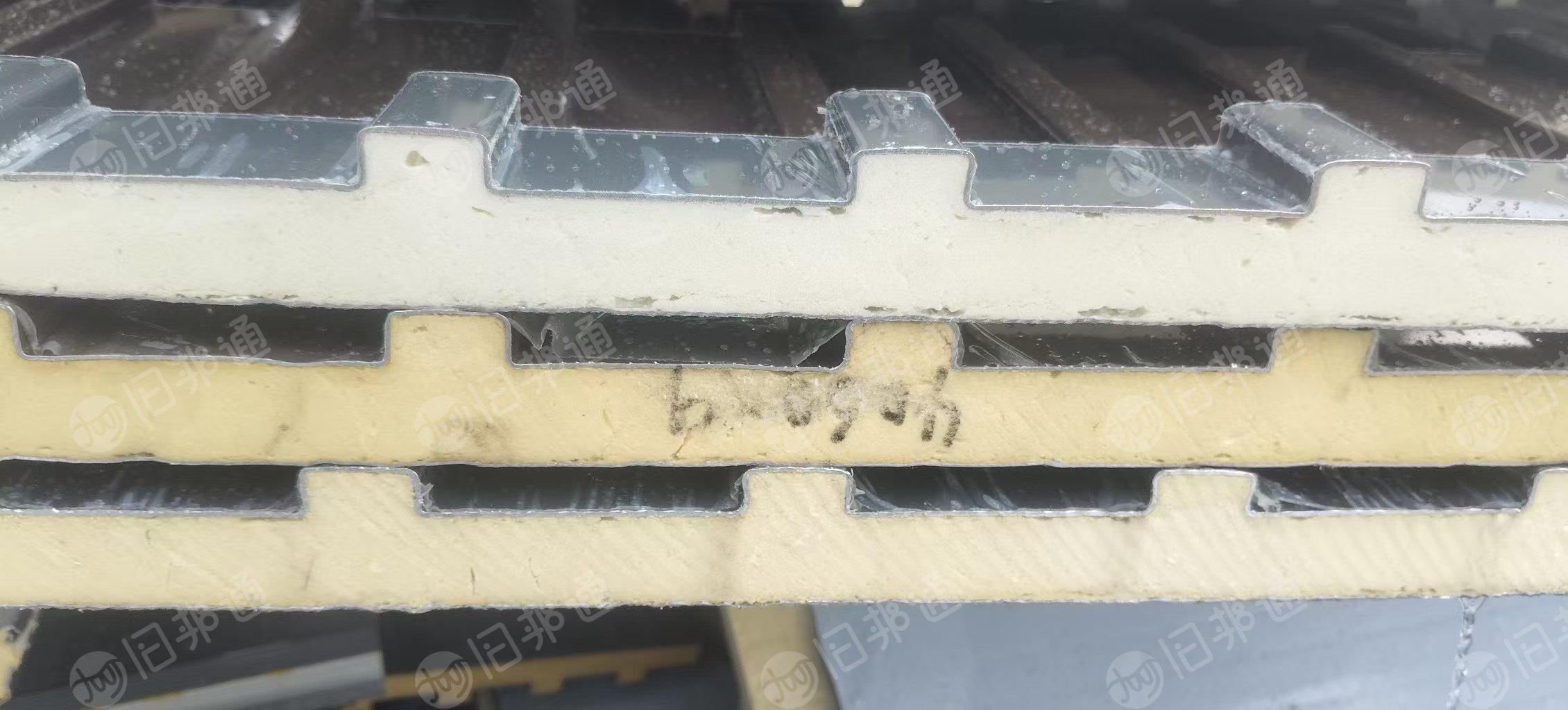 常年出售长城瓦，两面是铝皮中间是泡沫