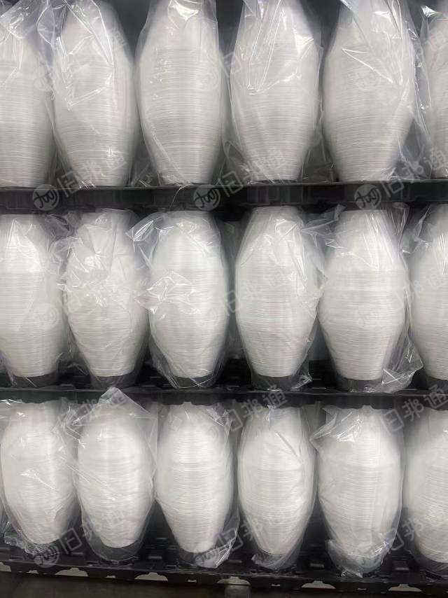 长期出售池窑中碱纤维纱，经纱，直接纱，纬纱，玻璃纤维纱