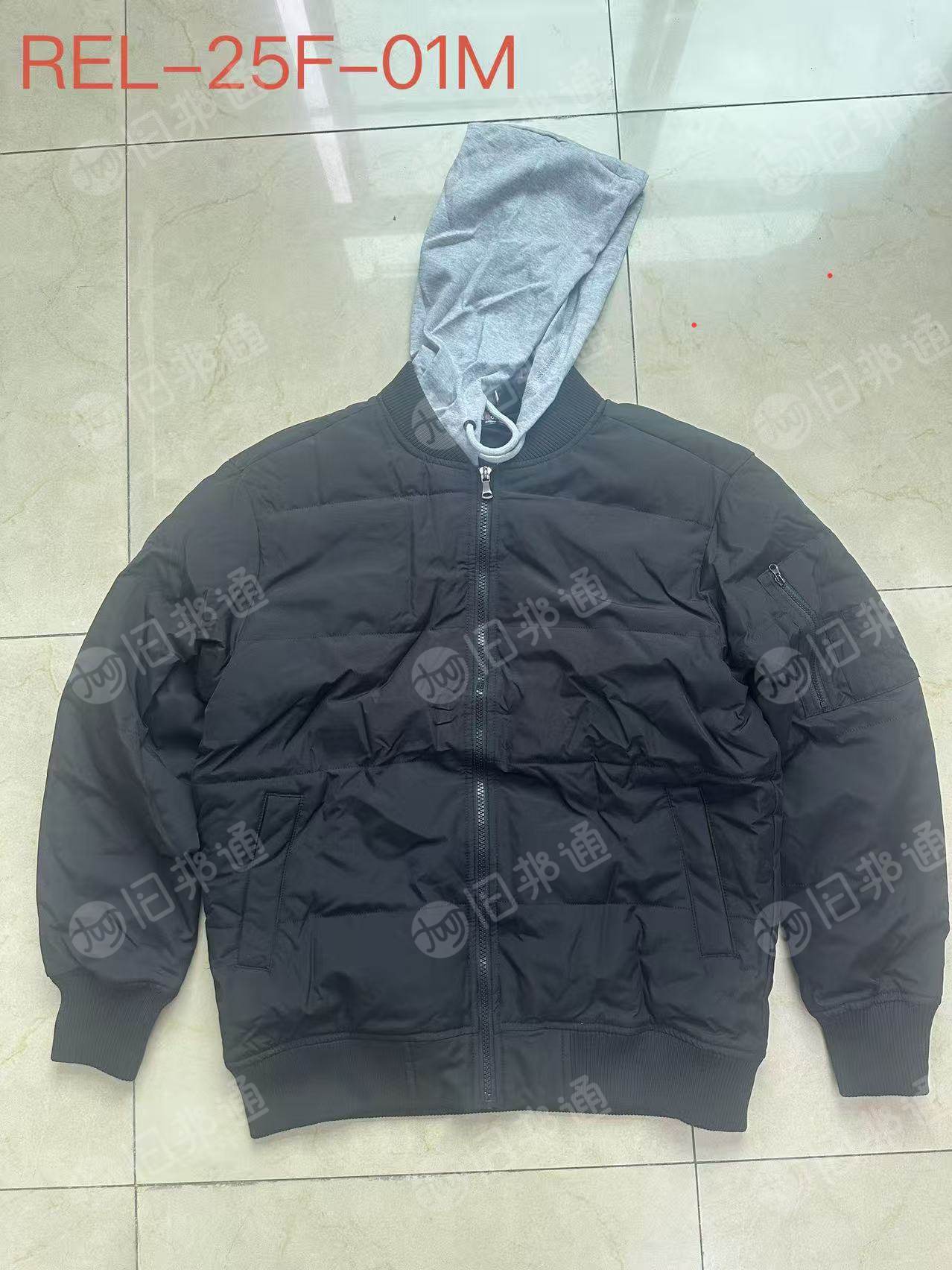 出售库存服装，库存衣服，棉衣，冲锋衣等，现货有几万件，货在湖南衡阳
