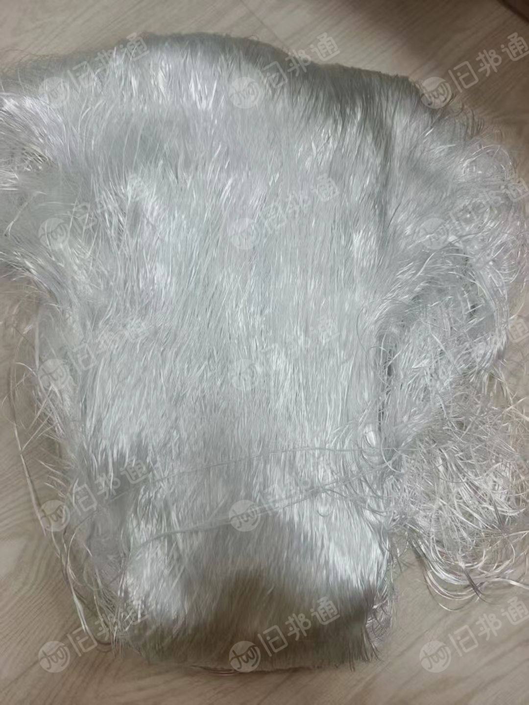 长期出售无碱玻璃纤维废丝，7-9微米的，月供9.6米三车，货在山东泰安