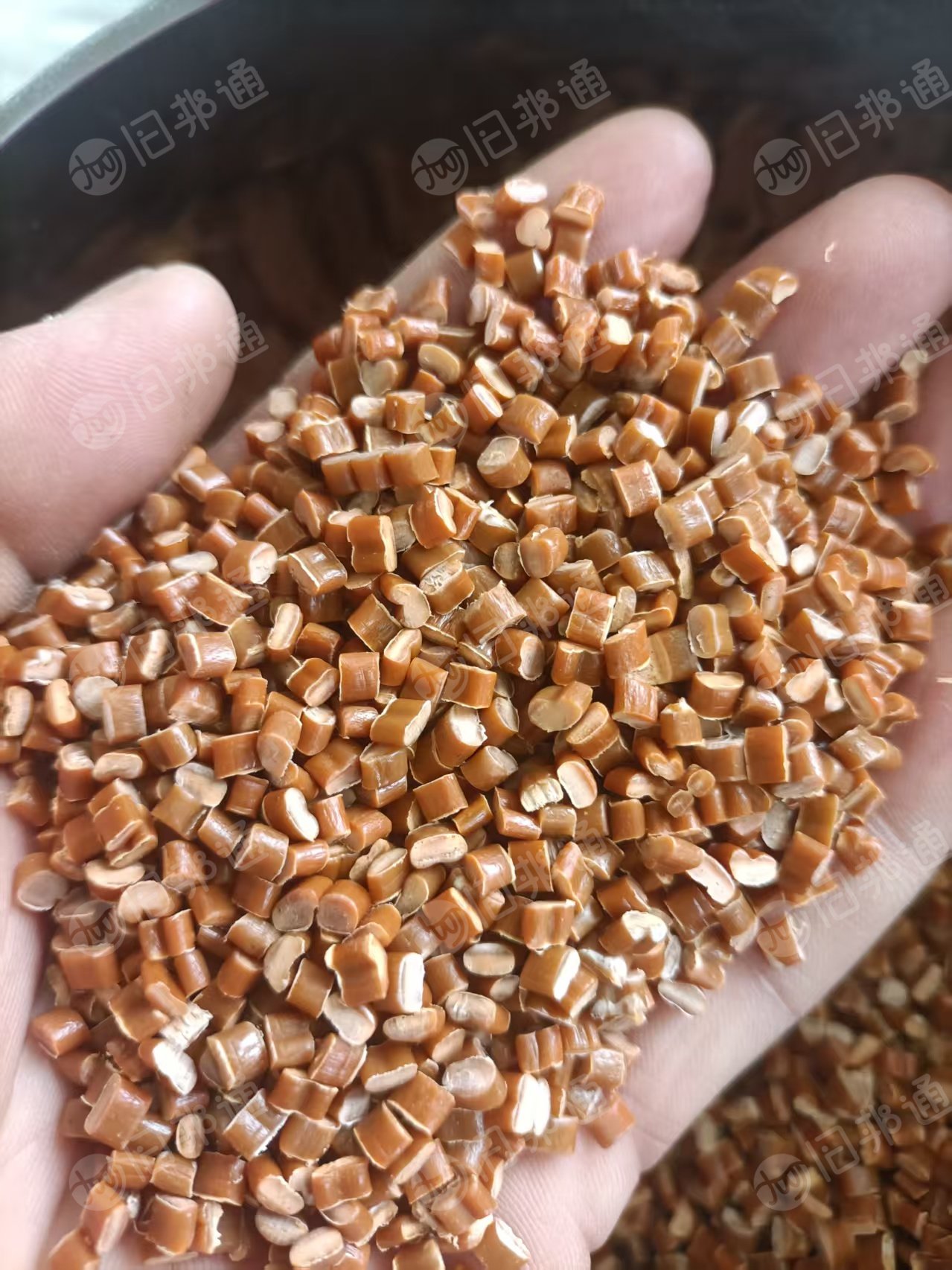 长期出售高压复合尼龙颗粒，过100目四张，做电力管专用料