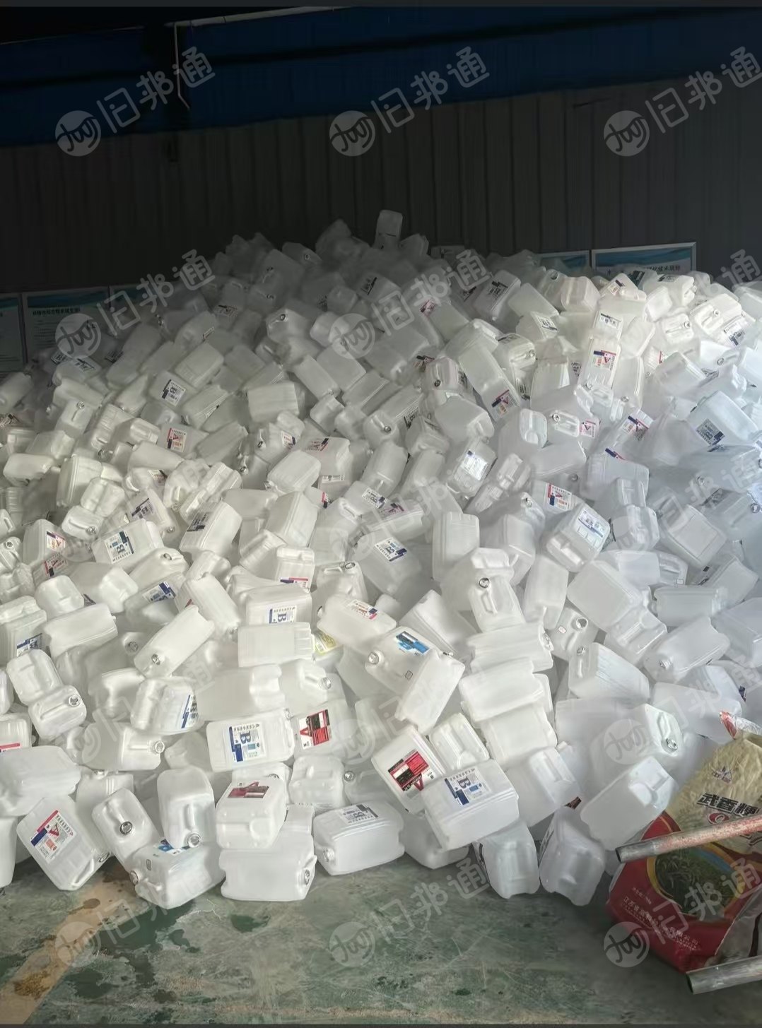 长期出售透析桶破碎料，没有去锡口商标纸，