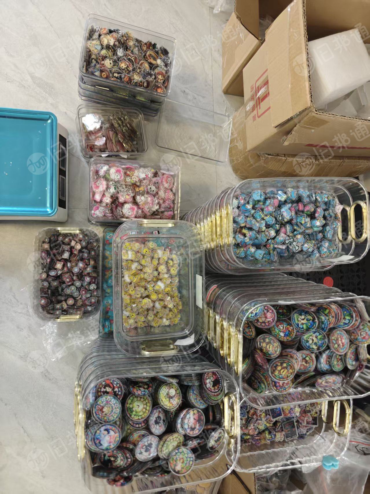 出售库存PMM亚克力DIY小饰品，有4-5吨，全新的，可现场看货