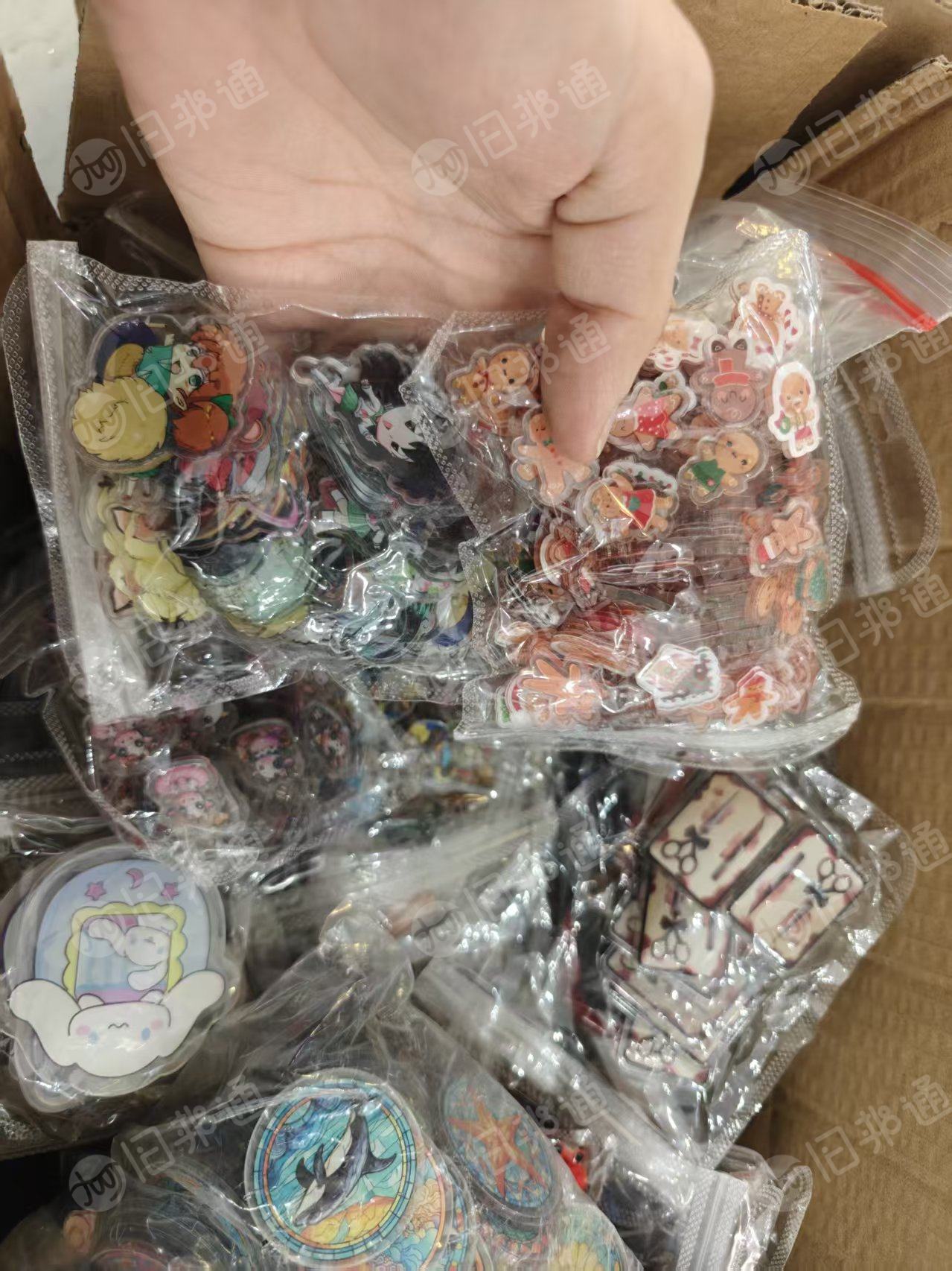 出售库存PMM亚克力DIY小饰品，有4-5吨，全新的，可现场看货