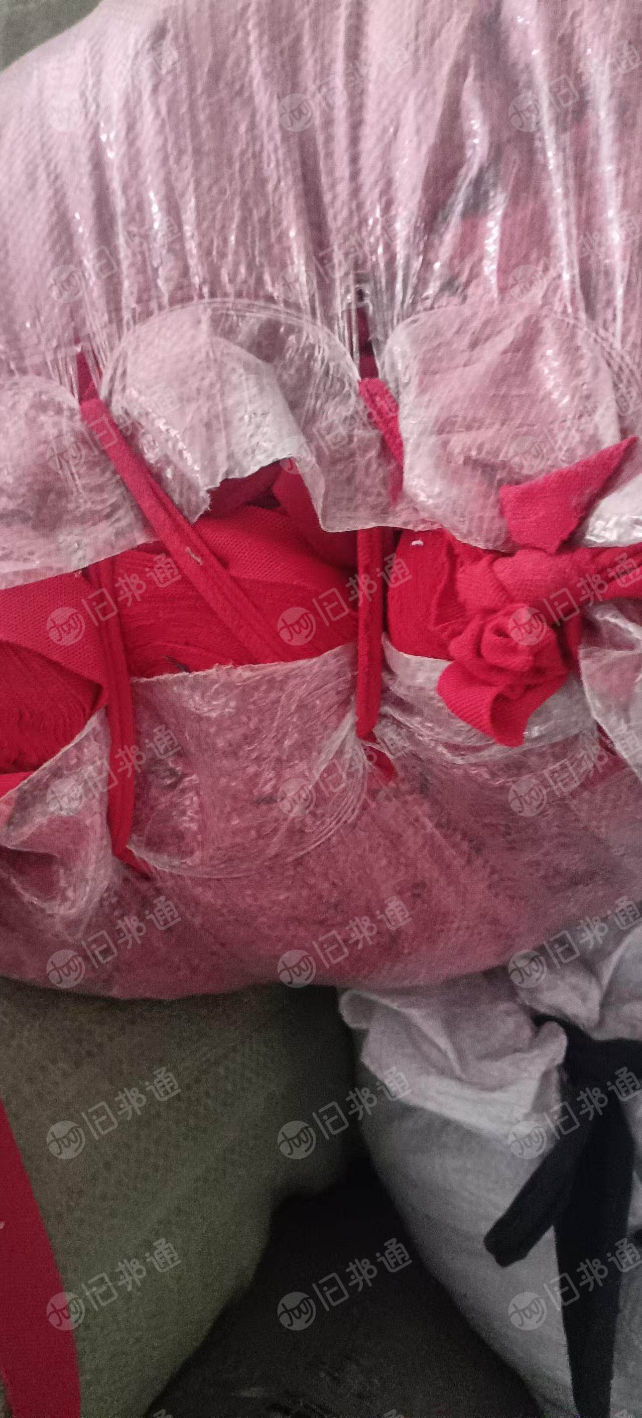 长期出售服装厂下来的开花料，涤棉废布，纯棉废布，一包一个色，月供100吨，货在四川成都