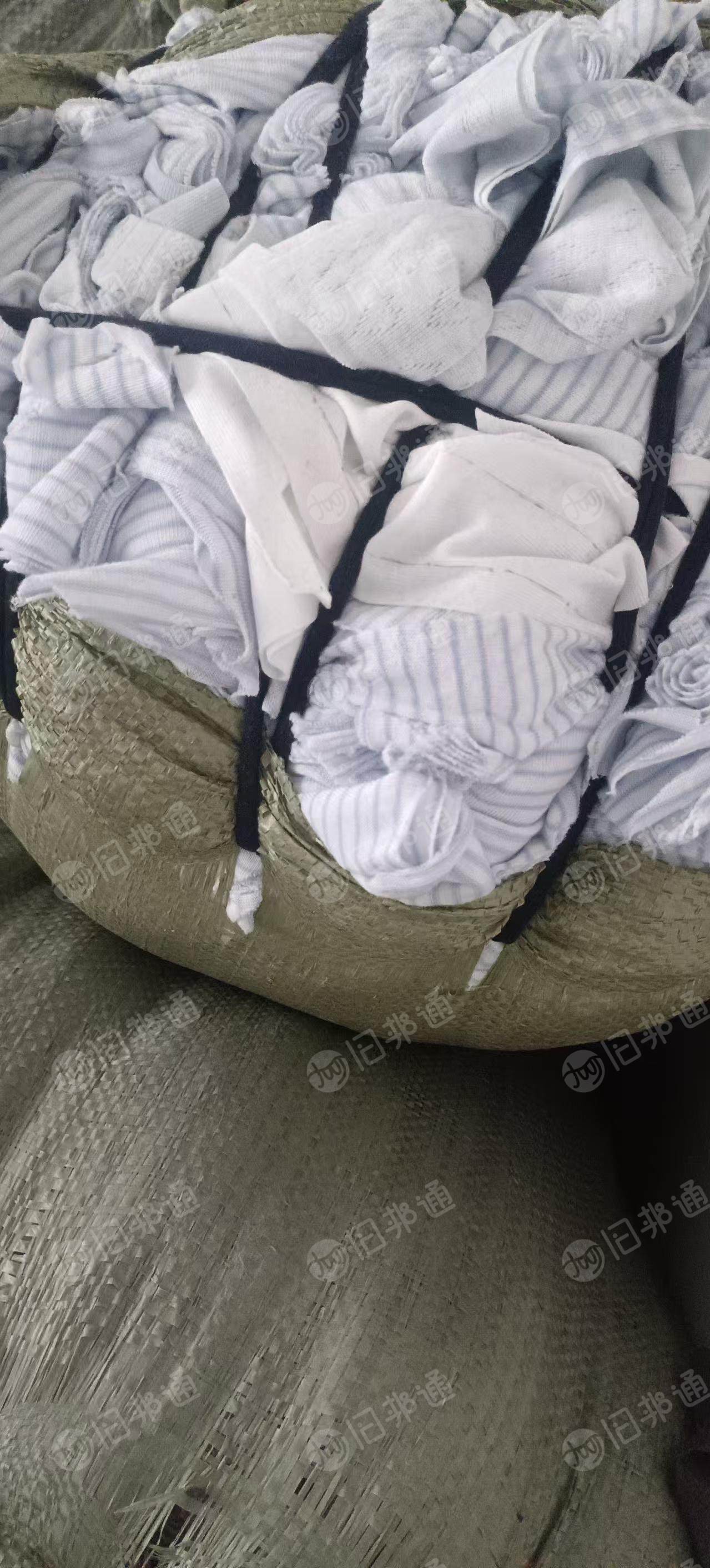长期出售服装厂下来的开花料，涤棉废布，纯棉废布，一包一个色，月供100吨，货在四川成都