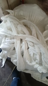 长期出售磨毛厂下来的涤氨布条，涤氨开花料，氨纶含量7左右，货在浙江绍兴