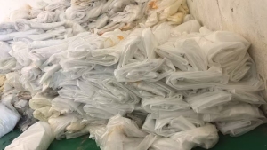 长期出售集装箱液袋膜，含油需要热水洗，月供100吨左右