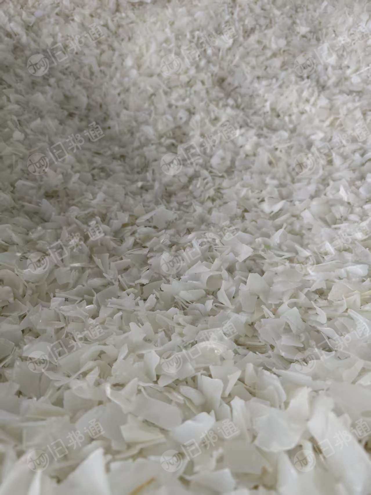 长期出售纯HDPE大白罐破碎料，热洗的，现货100吨
