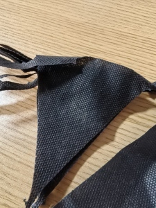 长期出售有填充的PP无纺布，石粉填充大概20%--30%，黑色，白色分开打包的，月供60吨