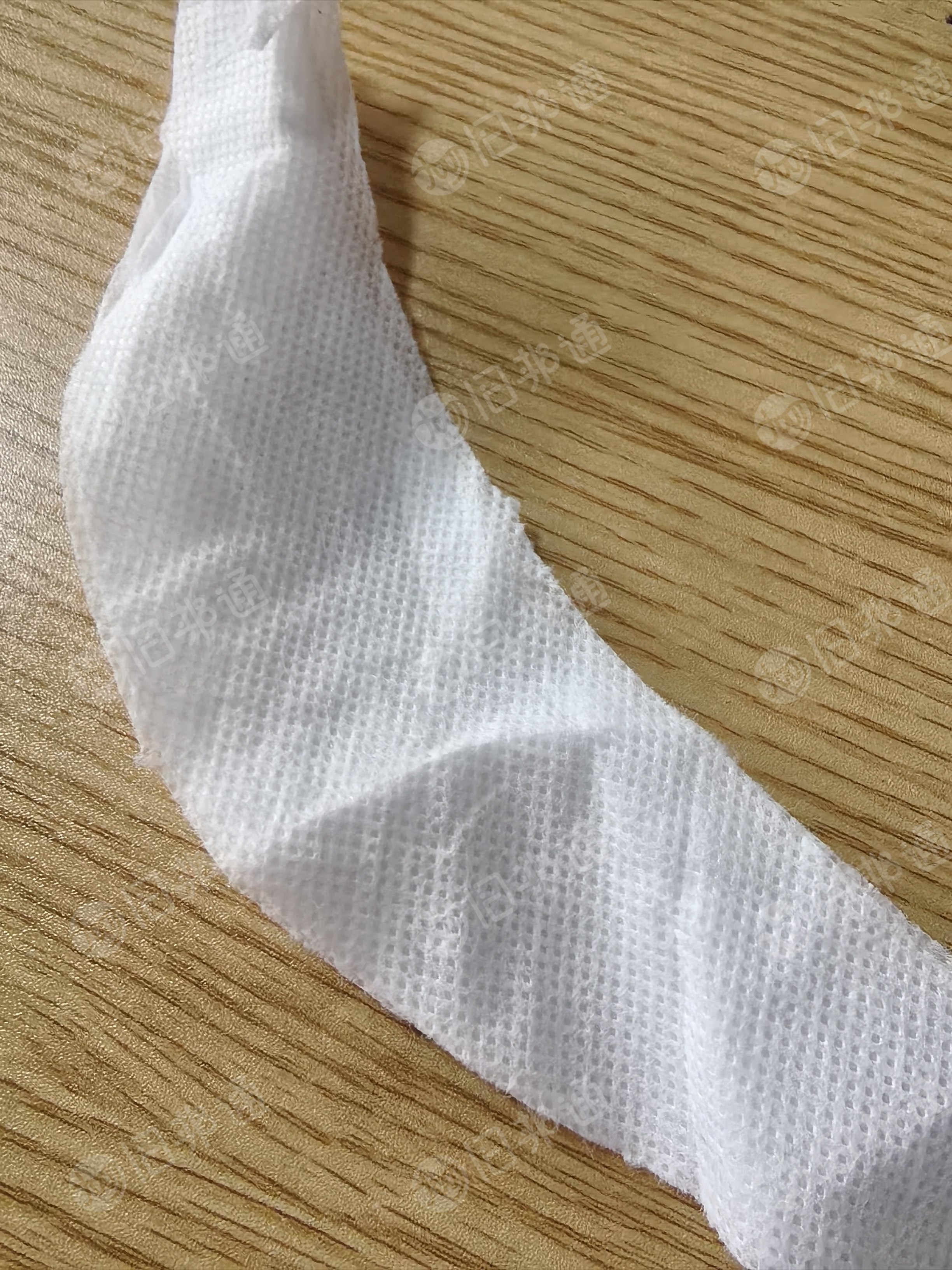长期出售有填充的PP无纺布，石粉填充大概20%--30%，黑色，白色分开打包的，月供60吨
