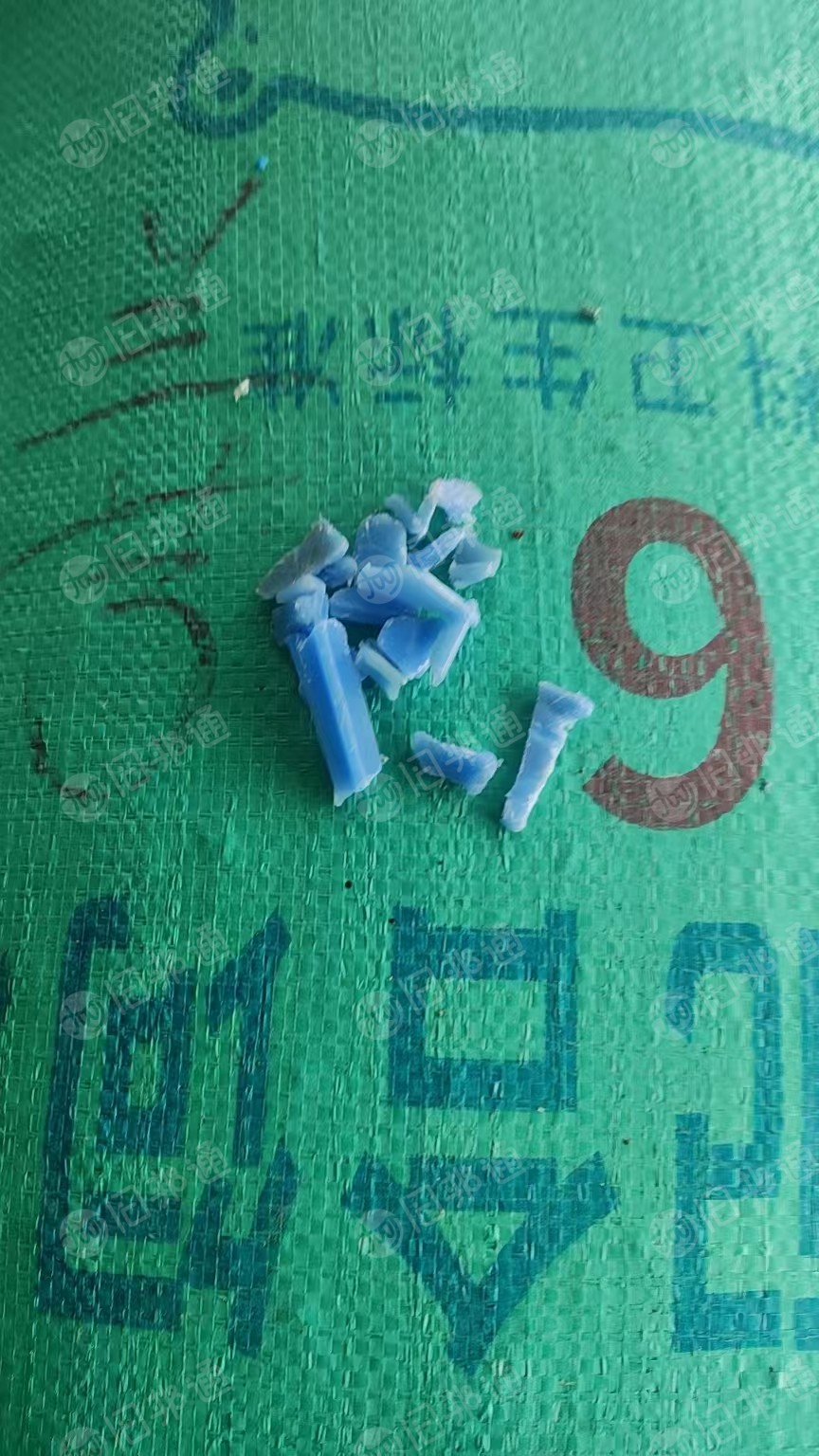 出售蓝桶破碎料，大蓝、小蓝都有，月供100吨