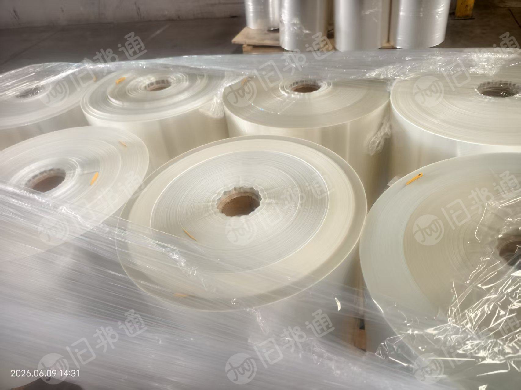 出售PET复合卷膜，烟包厂下来的，多种规格，现货20多吨，每个月五六十吨，