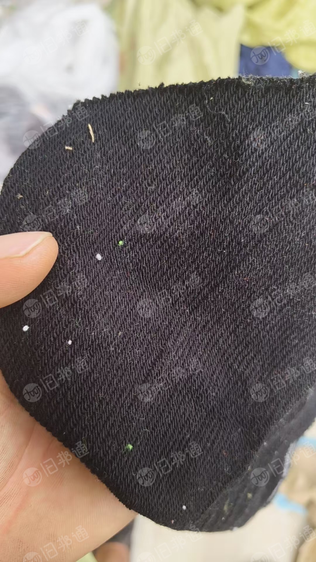 长期出售服装厂下来的涤棉废布，纯棉废布，涤纶废布只分颜色卖，月供几十吨，货在山东济宁