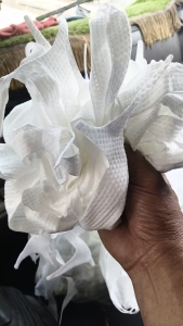 长期出售做手套下来的涤黏无纺布，涤黏无纺布边角料，涤纶80黏胶20，货在江西宜春