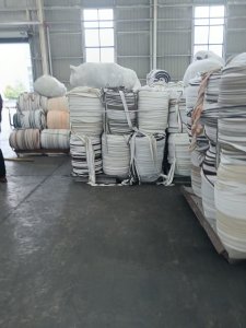 出售皮革厂下来的PVC皮革料，现货一百吨，