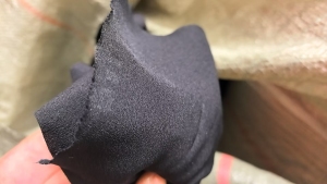 长期出售服装厂下来的废布统货，涤纶废布，棉布什么都有，月供15吨，货在浙江台州