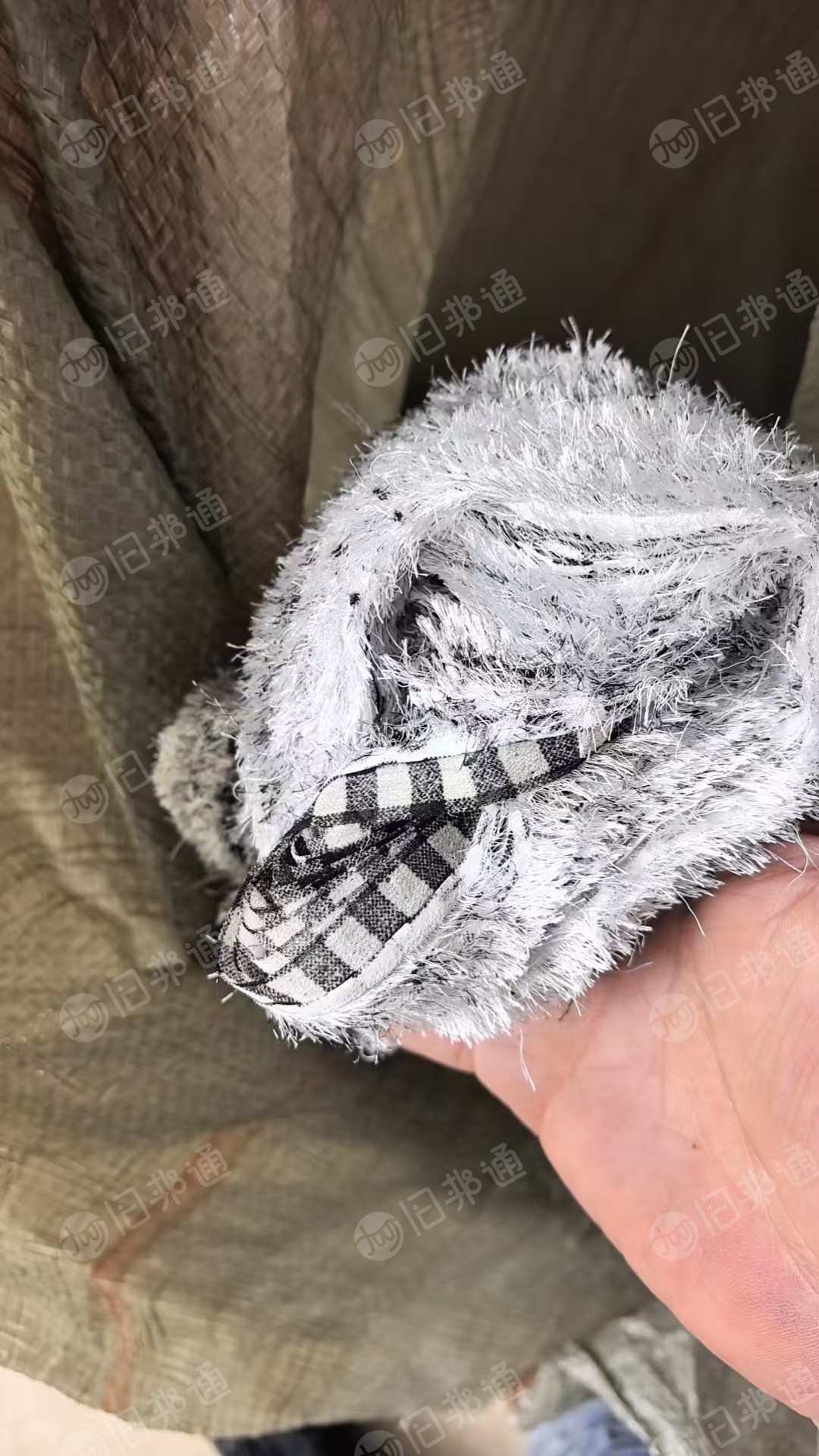 长期出售服装厂下来的废布统货，涤纶废布，棉布什么都有，月供15吨，货在浙江台州