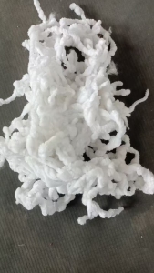 出售涤晴废丝，涤纶长丝带点晴纶，晴纶含量十左右，可以开花用，现货十吨，货在江苏常州