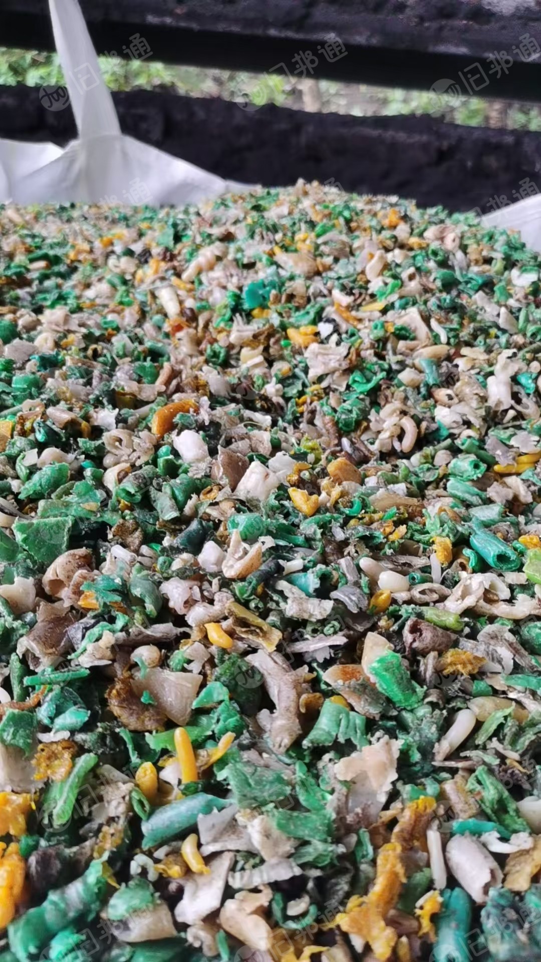长期出售电镀PE挂具胶破碎料，现货60吨