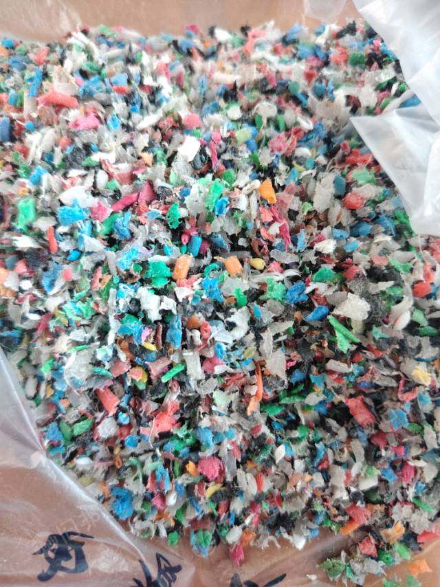 出售PVC电缆皮废料，每个月500吨，PVC电缆皮破碎料，每月200吨