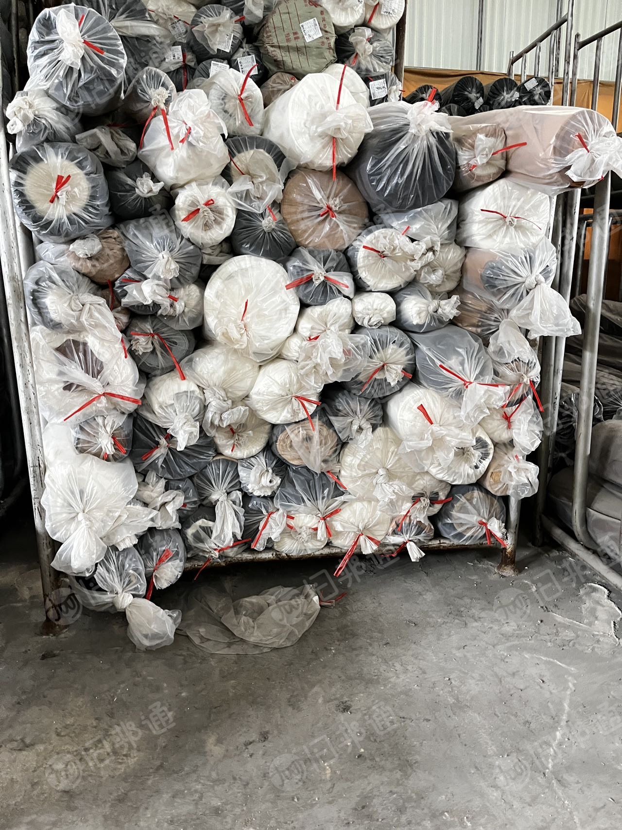 出售涤氨库存布，大林布，带点弹力，现货十多吨