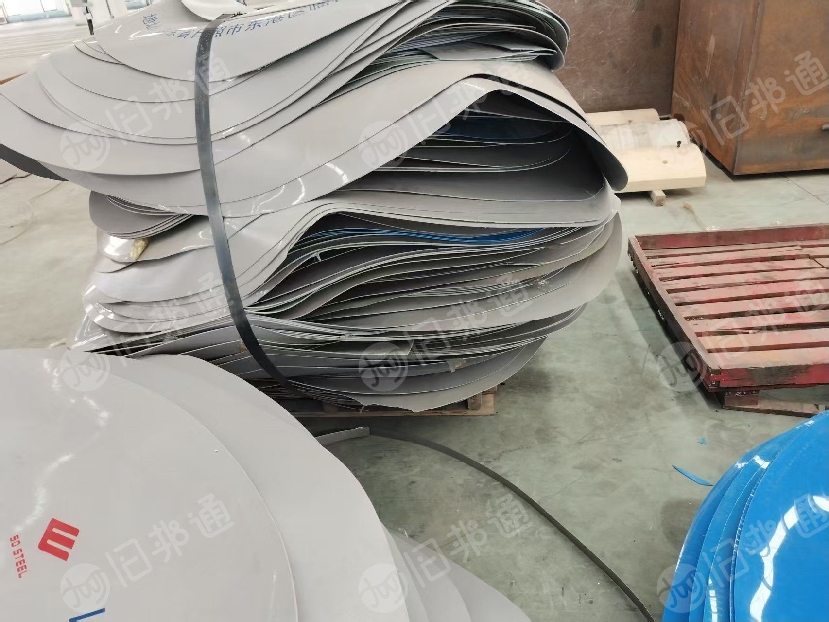长期出售pe钢卷皮毛料，全漂料，长期有货