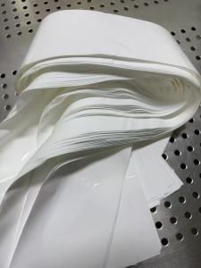 出售PE/PP复合膜边料，都是乳白色的，现货三四十吨