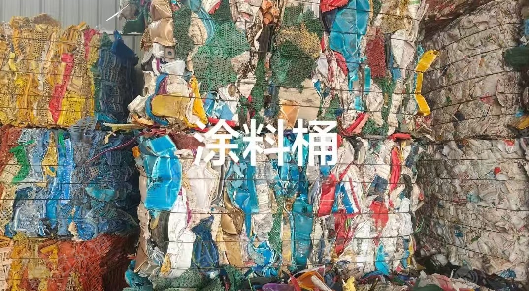 常年出售分色丙压块，涂料桶压块