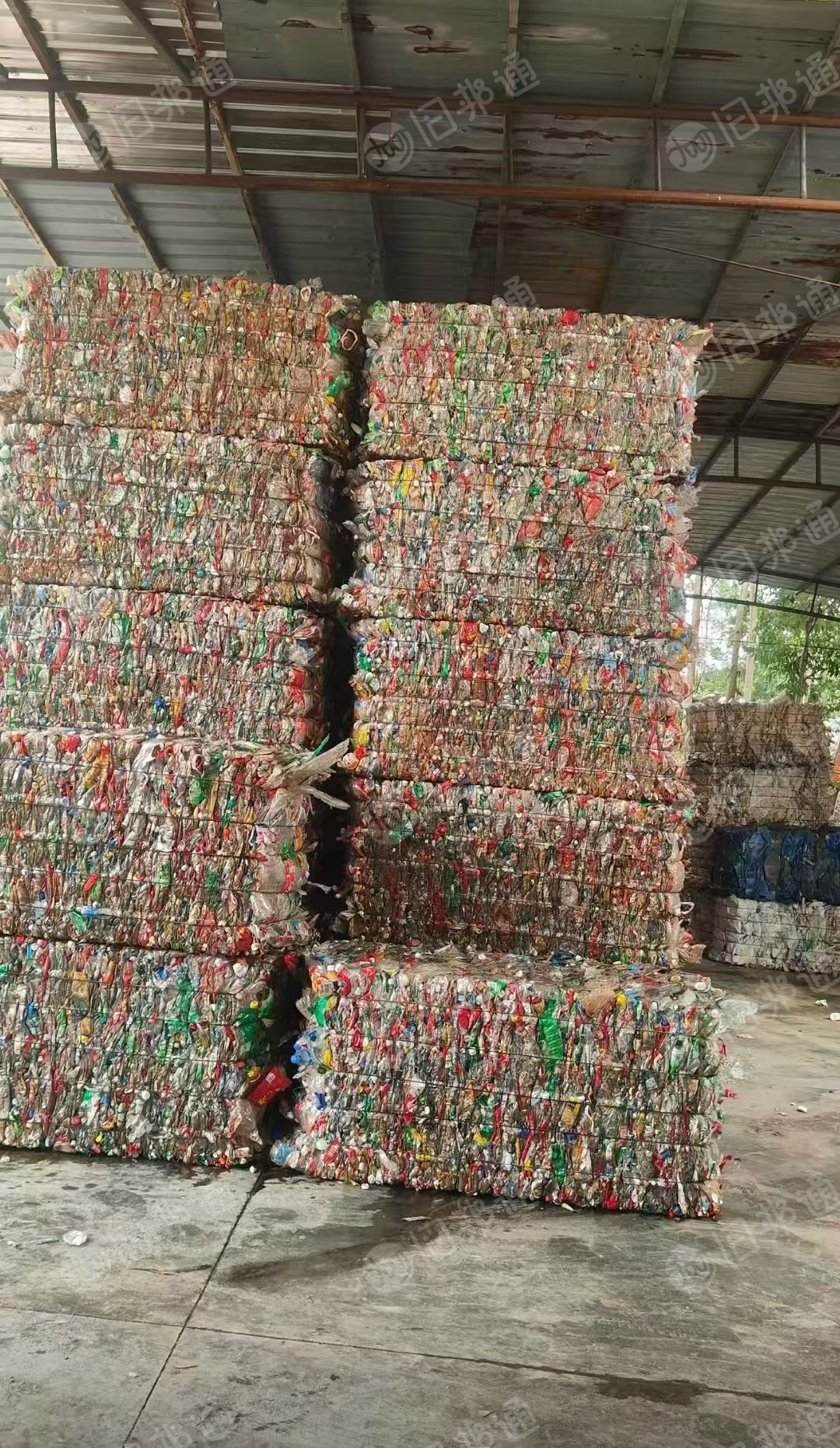长期出售pet瓶砖，三色瓶砖