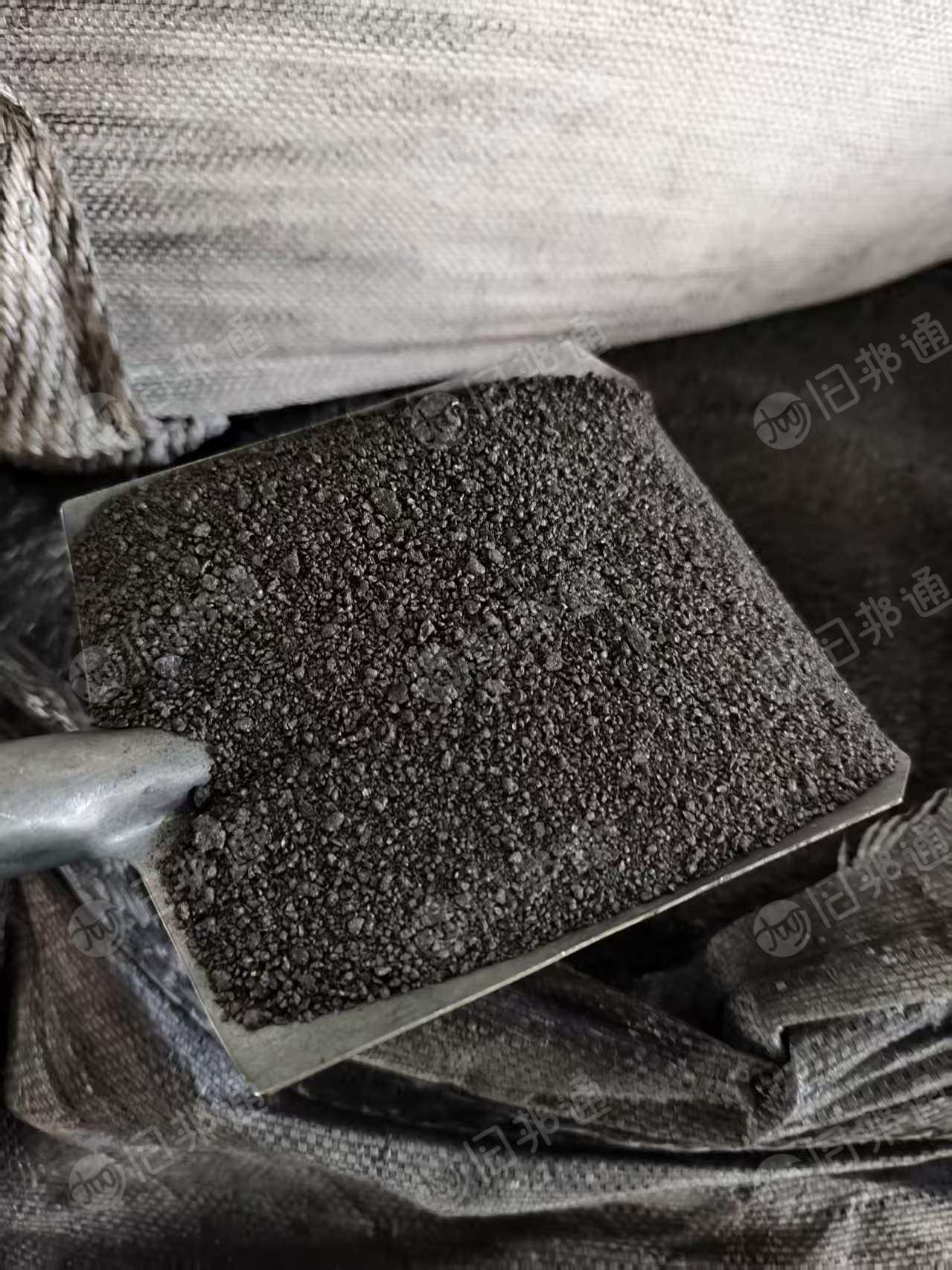 长期出售废石墨粉,现货0一2超高一车,接头粉,现货一车,都是电机的,另外还有阴极石墨粉
