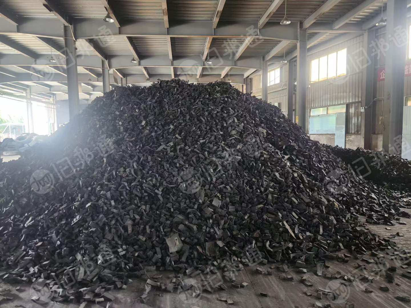 长期大量收购纯大钢丝胎胶块