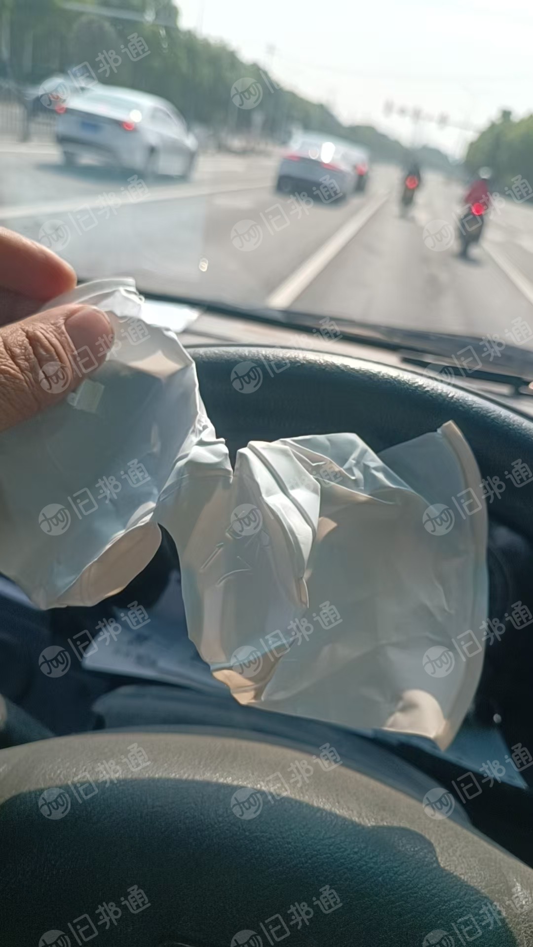 出售厂里下来的牛奶包装盒废料，一面纸一面PVC