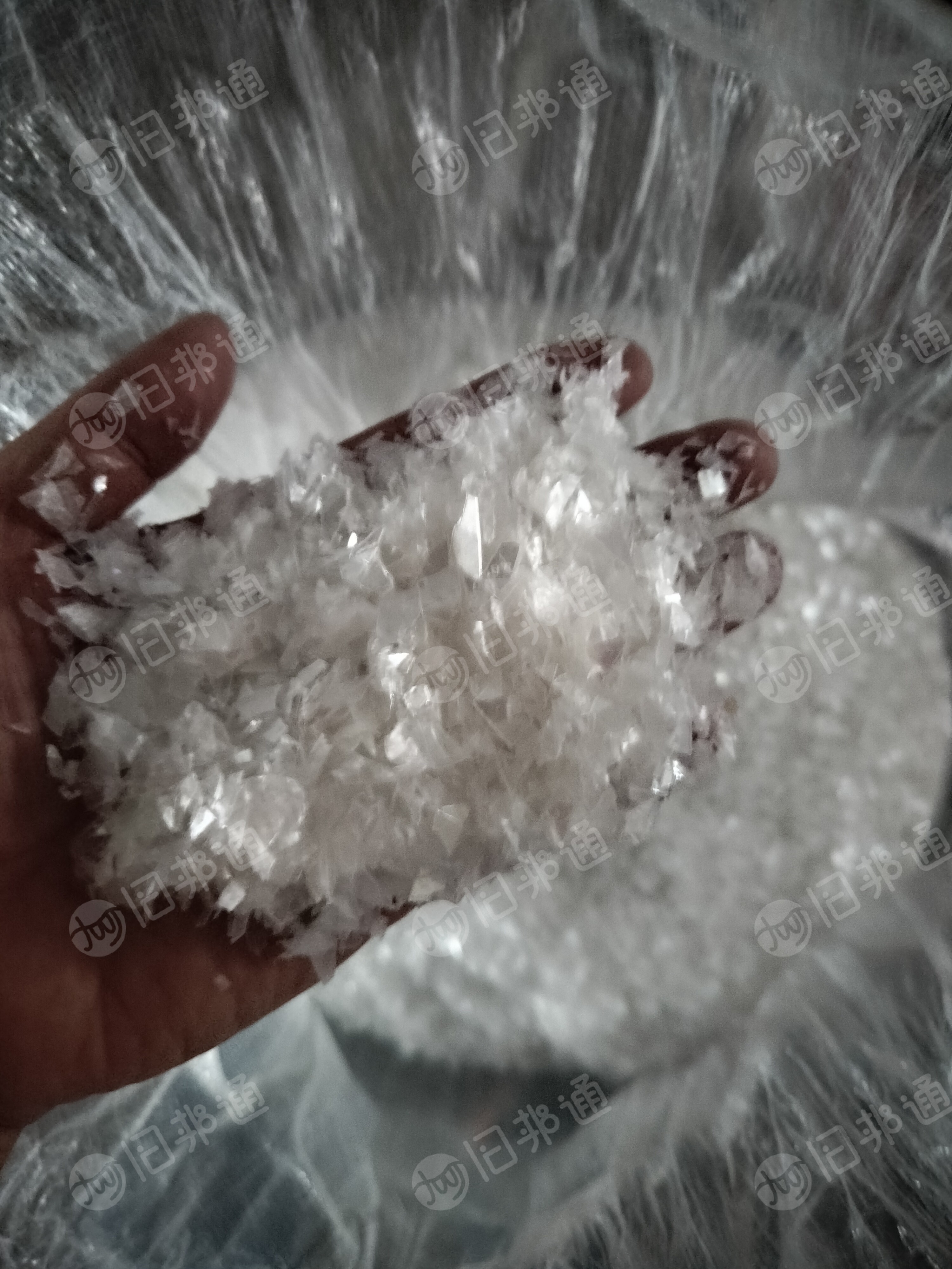 求购pet奶白吸塑片破碎料，用来做改性，做电源外壳的，月需200吨