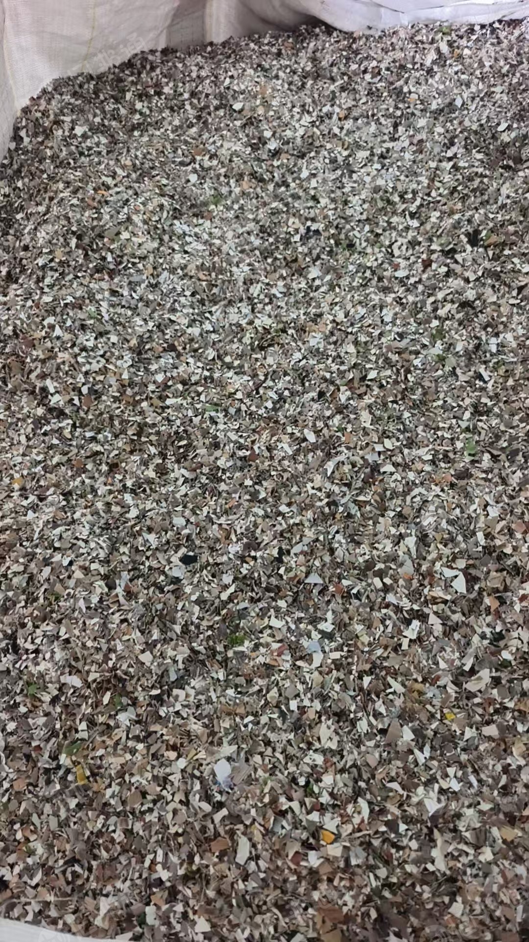 出售中性PVC墙纸破碎料，现货10吨左右，