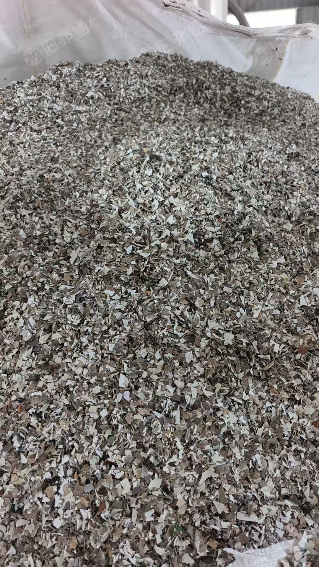 出售中性PVC墙纸破碎料，现货10吨左右，